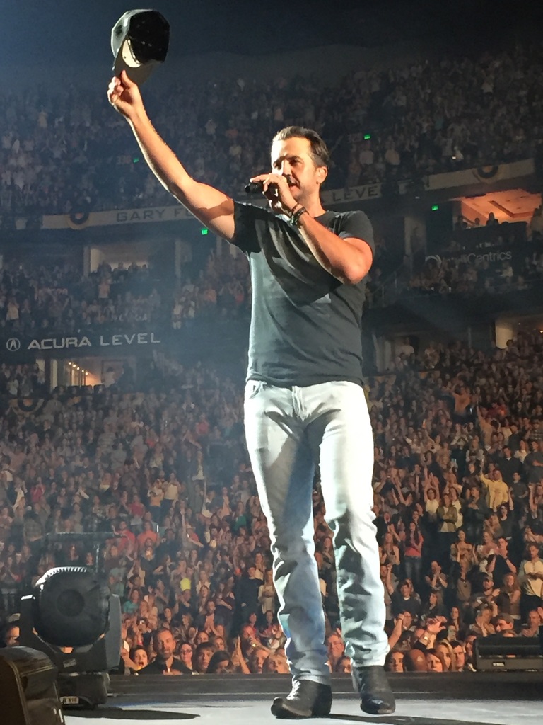 Luke Bryan Nashville tonight